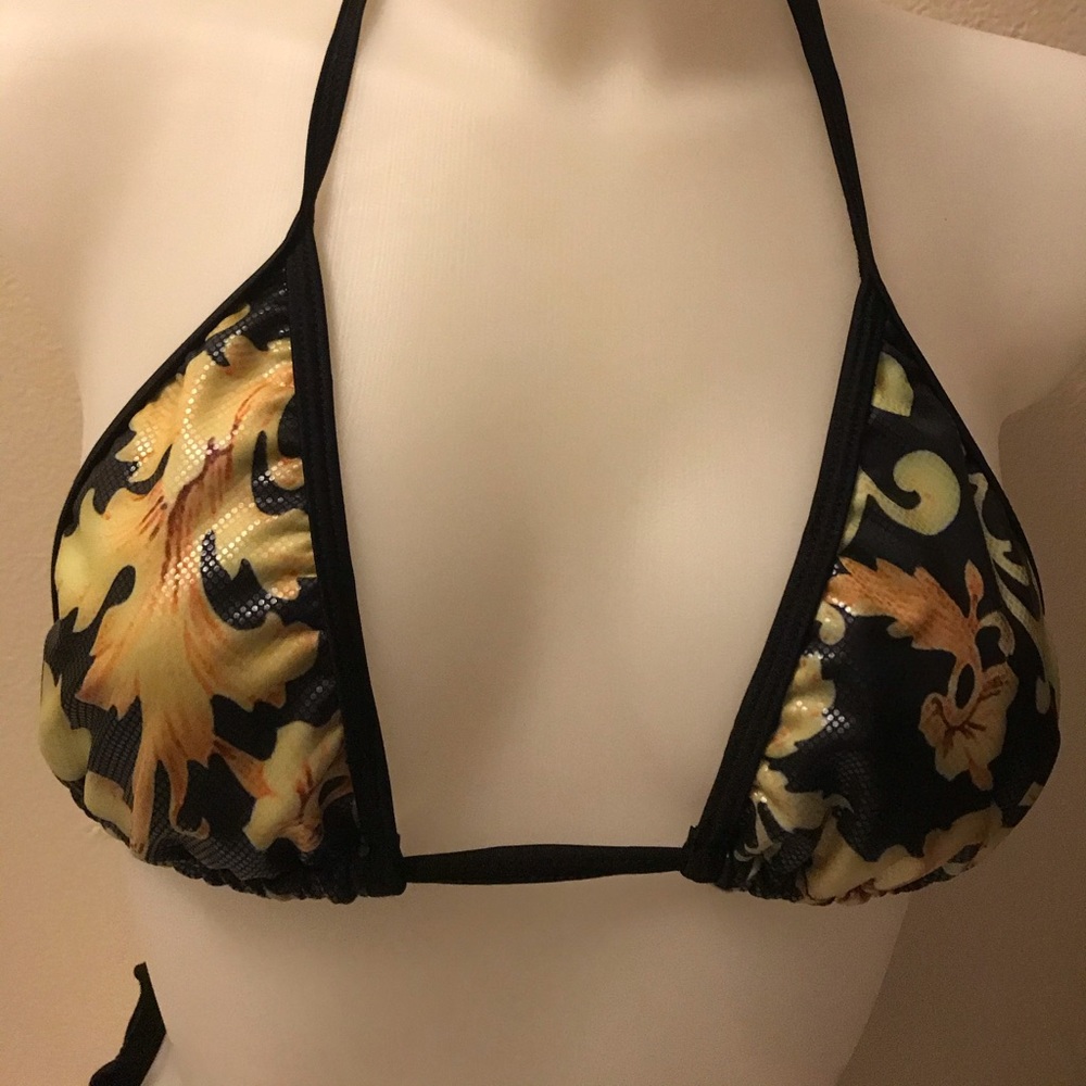 Bikini - Picture 3 of 6